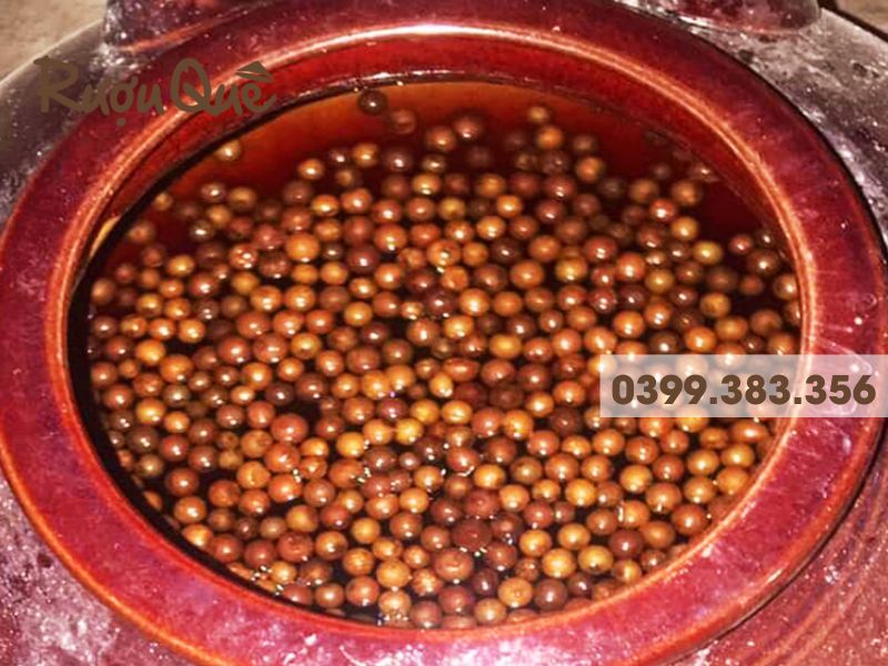 Hình ảnh chum rượu nhỏ Ninh Thuận ngâm ủ truyền thống