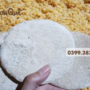 Hình ảnh bánh men ủ từ lá thảo dược rừng nấu rượu