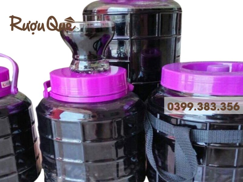Hình ảnh bình rượu ngâm truyền thống rễ ba kích với rượu nếp
