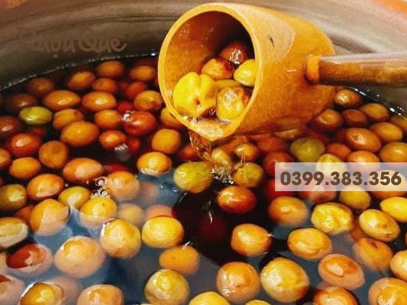 Ngâm ủ Rượu mơ má đào Tây Bắc truyền thống