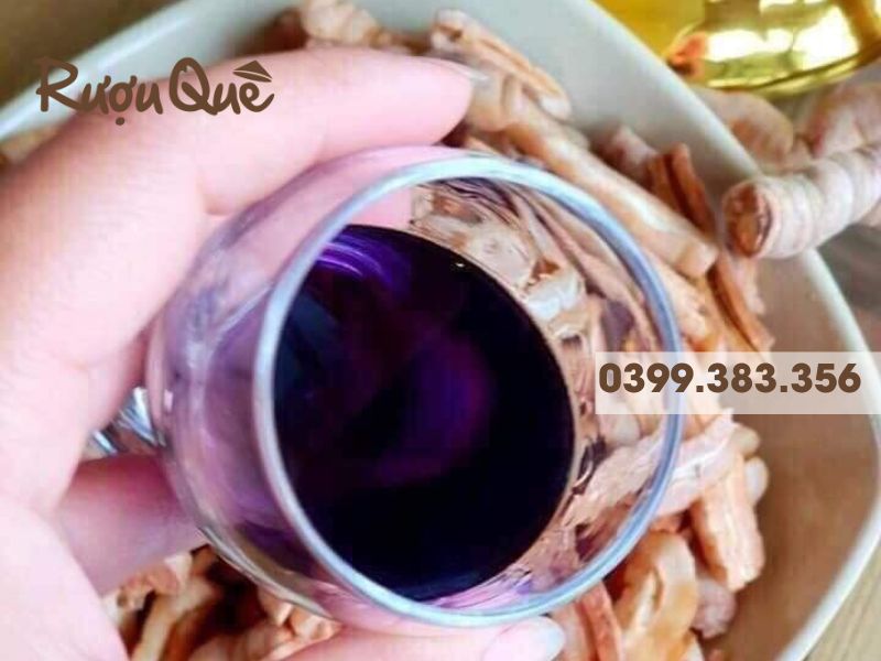 Hình ảnh rượu ba kích màu gì