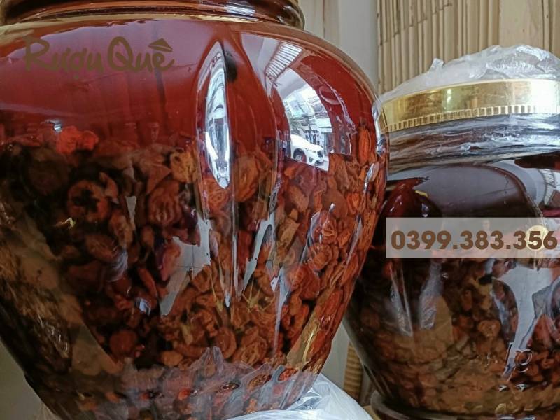 Hình ảnh bình ngâm rượu táo mèo khô và cách ngâm đúng