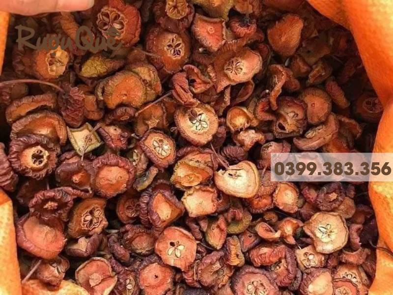 Hình ảnh táo mèo khô ngâm rượu