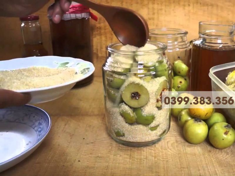 Hình ảnh ngâm rượu táo mèo tươi với đường có tốt không